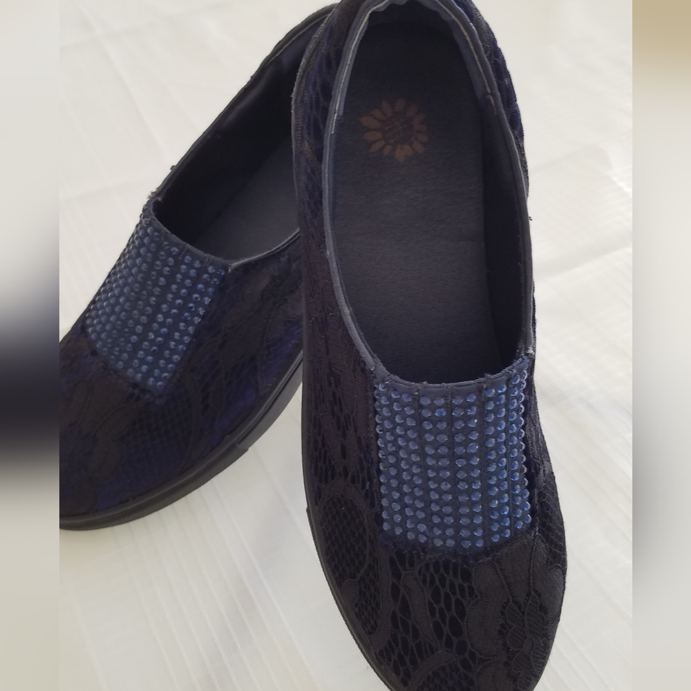 Yellow Box Ruben Navy Lace & Rhinestone slip on Sneakers 9M